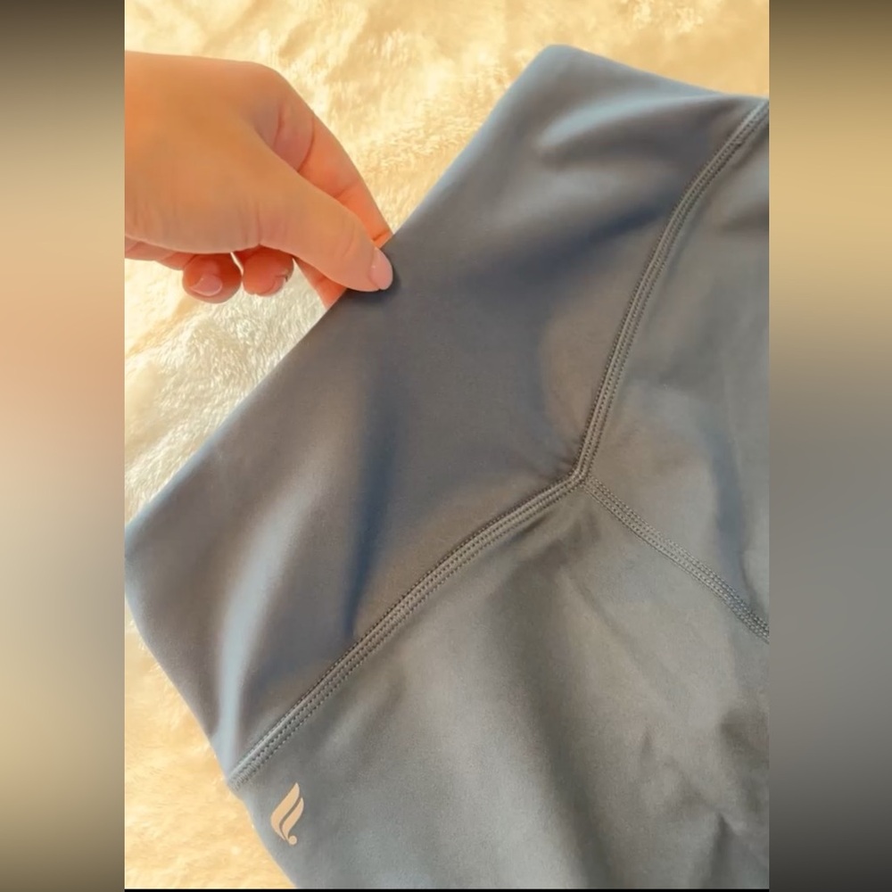 NWOT Fabletics Motion365 Leggings in Dark Blue - Picture 9 of 13